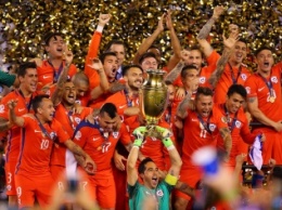 Футбол: Чили обыграла по пенальти Аргентину в финале Копа Америка
