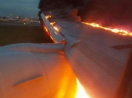 Boeing с 241 человеком загорелся во время посадки (ФОТО, ВИДЕО)