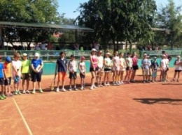 В Херсоне детский турнир по теннису открывали лучшие спортсмены (фото)