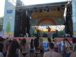 В Мариуполе молодые вокалисты зажгли на пляже поселке Песчаный (ФОТО+ВИДЕО)