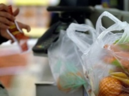 Во Франции с 1 июля запретят пластиковые пакеты