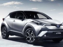 Toyota показала снимки салона нового C-HR