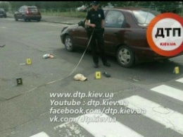 В Киеве автомобиль сбил пешехода на зебре (Фото)