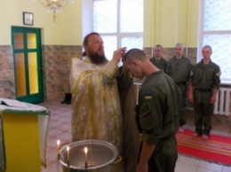 В Кривом Роге крестили солдат Нацгвардии (фото)