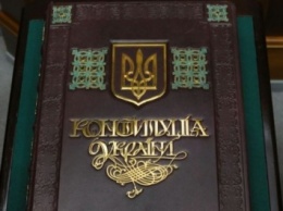 Украинцы попросили Президента не менять Конституцию без референдума