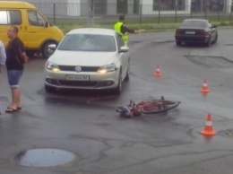 Серьезное ДТП в Кировограде: велосипедист врезался в легковушку. ФОТО
