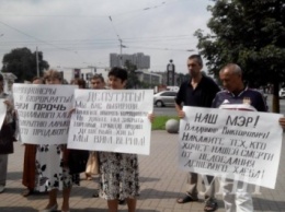 Пенсионеры собрались на митинг в Запорожье