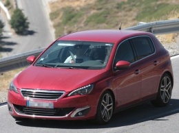 В Сети появились шпионские снимки хэтчбека Peugeot 308 GTI нового поколения