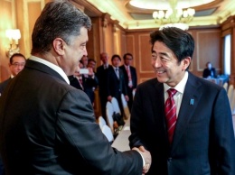 Синдзо Абэ пообещал Петру Порошенко кредитные средства и поддержку в G7