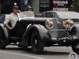 В Киеве засветилась реплика уникального спидстера Mercedes-Benz 710 SSK Trossi Roadster