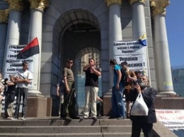 Снова "Майдан"? В Киеве на Майдане активисты установили палатки