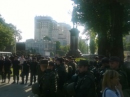 Националисты дали властям время самим снести памятник Щорсу