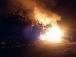 Ночью в Сумах горел гараж с автомобилем