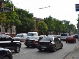 В Кривом Роге в час пик дорожники заблокировали движение автотранспорта (ФОТО)