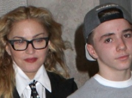 Мадонна отдыхает вместе с сыном Рокко в Лондоне