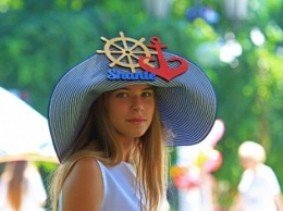 Моряки, тельняшки и алые паруса: в Одессе стартовал морской фестиваль