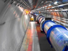 В Швейцарии Большой адронный коллайдер открыл портал в другой мир