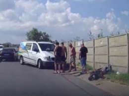 Под Одессой на "встречке" микроавтобус сбил мотоциклиста (ВИДЕО)