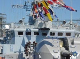 Президент передал флоту два новых артиллерийских катера