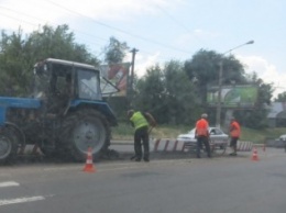 Херсонские ремонтники спровоцировали пробки на нескольких дорогах
