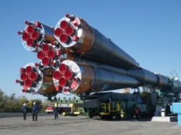 Ракета-носитель "Союз-ФГ" установлена на стартовый стол Байконура