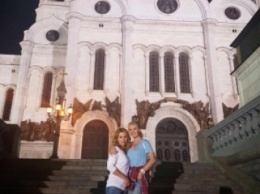 Ольга Орлова вместе с Валерией прогулялись по ночной Москве