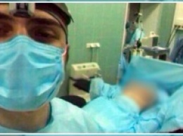 В России студент-медик вел прямую трансляцию с обнаженной пациенткой