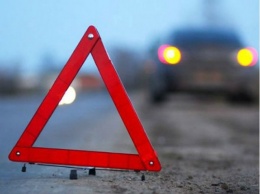 В Москве автомобиль врезался в мачту городского освещения