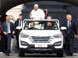 Папа Римский пересел на Hyundai