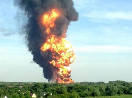 Пожар под Киевом на нефтебазе остается недоступным для работы пожарных