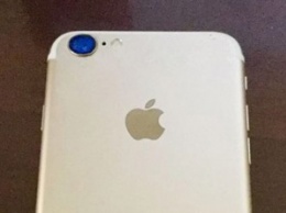 На фото «засветился» iPhone 7 в золотом корпусе