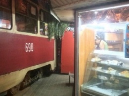 Трамвайный дрифт на Салтовке: вагон чуть не снес киоск "Кулиники"