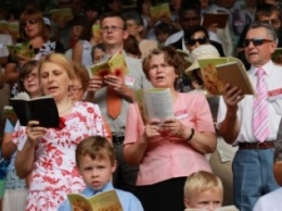 Свидетели Иеговы заявили, что в Крыму во время богослужения им подбросили запрещенную литературу