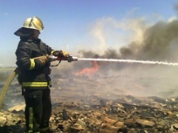 Сжигали мусор и чуть не сожгли склад с сеном: в Снигиревском районе пылало жарко