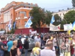 Сейчас в центре Киева проходит Всеукраинский марш протеста против повышения коммунальных тарифов