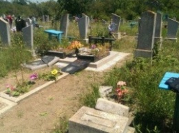 В Одесской области вандалы повредили 152 памятника на кладбище