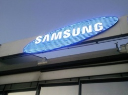Компания Samsung запатентовала смартфон с двумя экранами