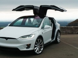 Электрокар Tesla с автопилотом попал в очередное ДТП