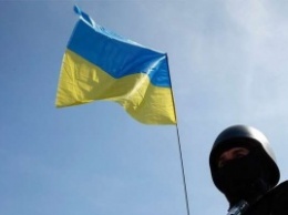 Разведчик поднял флаг Украины на оккупированной территории - в самой горячей точке недалеко от Марьинки