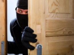 В Покровске (Красноармейске) 33-летний мужчина средь бела дня украл из магазина катриджи