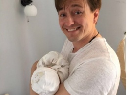 Сергей Безруков продемонстрировал фото новорожденной дочери