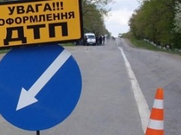 Во Львовской обл. иномарка съехала в кювет и перевернулась: водитель погиб, два пассажира в реанимации