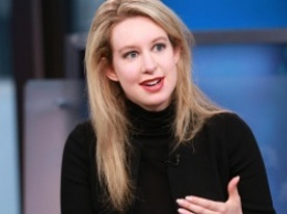 Регулятор на два года отстранил главу Theranos Элизабет Холмс от работы над анализами крови