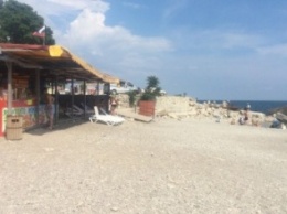 Жители Симеиза жалуются на незаконный пляжный бар