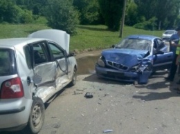 В Харькове иномарка врезалась в "легковушку": один из водителей был под "кайфом" (ФОТО)