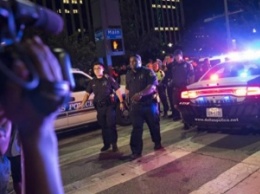 В Далласе застрелился один из подозреваемых в убийстве полицейских