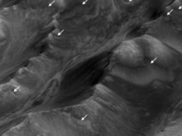 Исследование каньонов Марса подтверждает возможное наличие воды