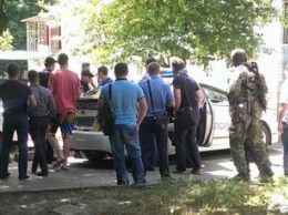 «Маски-шоу» на Таирова: полицейские из Киева изъяли у одессита 3000000
