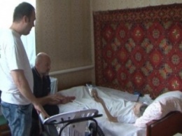 Волонтеры кременчугской ОО "Новое сердце" купили пенсионерке инвалидную коляску