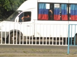 В Луганске ходят маршрутки с занавесками в цвета флага "ЛНР" (ФОТО)